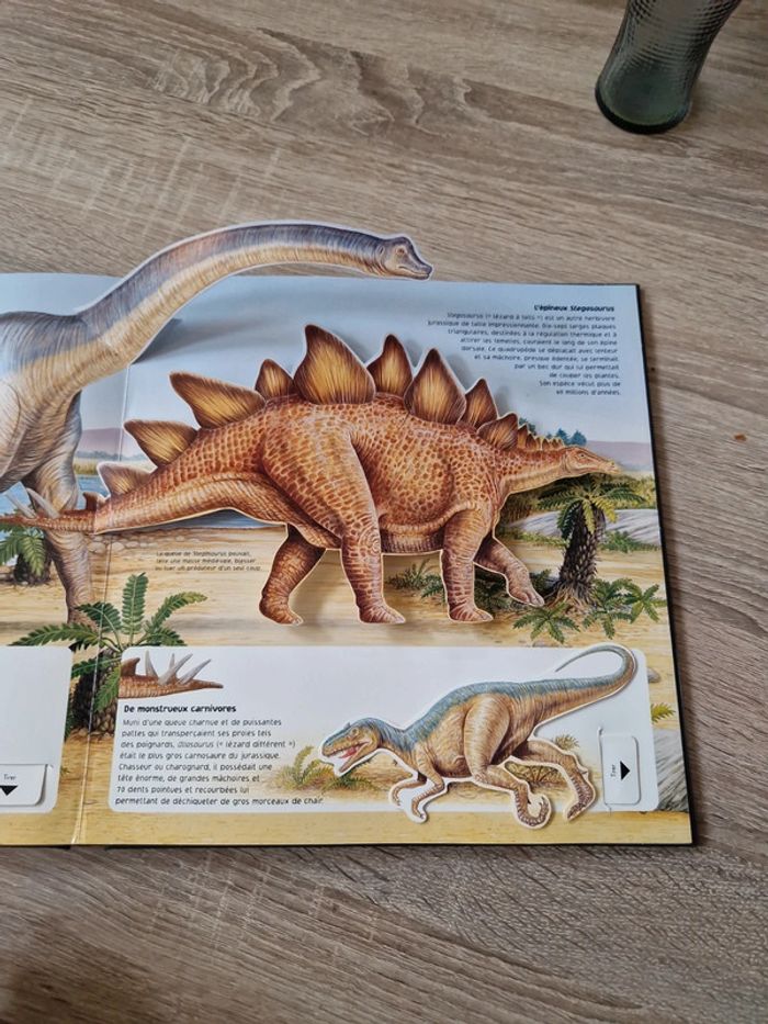 Livre : L'univers animé des dinosaures - photo numéro 3