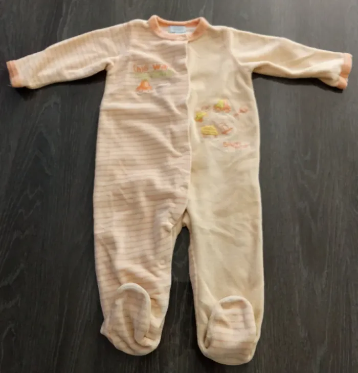 Lot 4 pyjamas velour mixte 9 mois - photo numéro 14