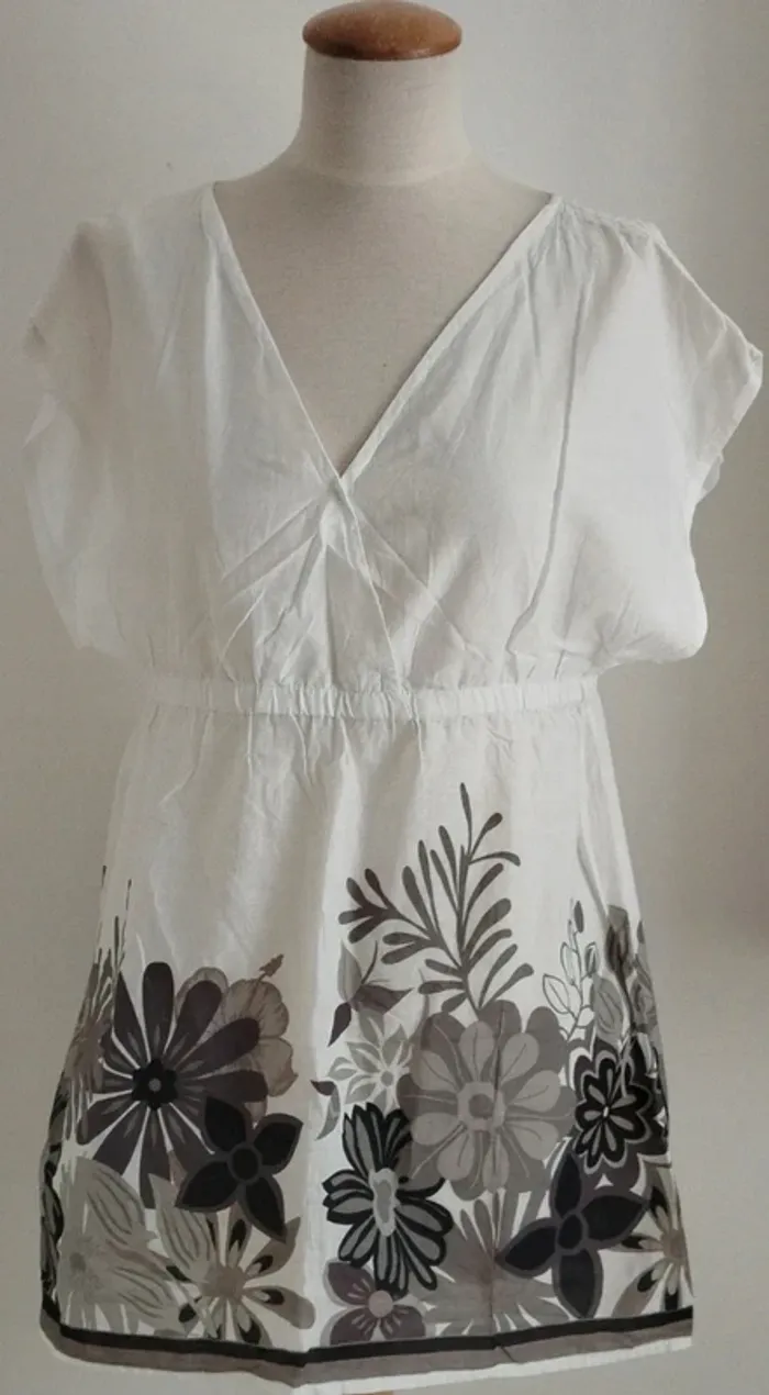 Blouse manches courtes blanche fleurie Kiabi taille 40 - photo numéro 2