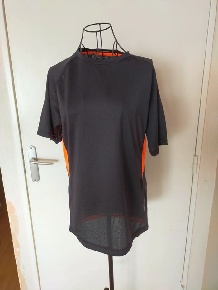 Maillot pour faire du sport peu porté