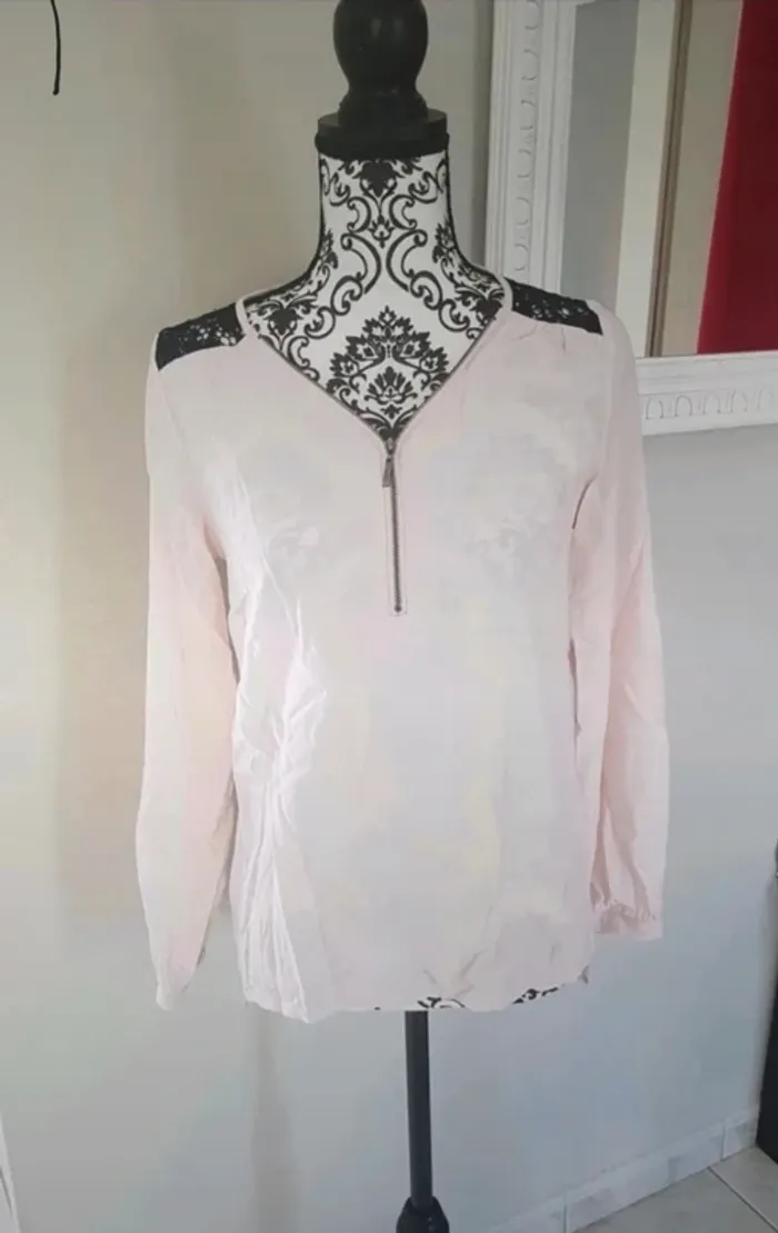 Blouse avec dentelle