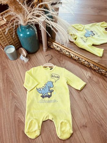 Taille 1 mois pyjama velours garçon Kiabi jaune * dinosaure * 💙