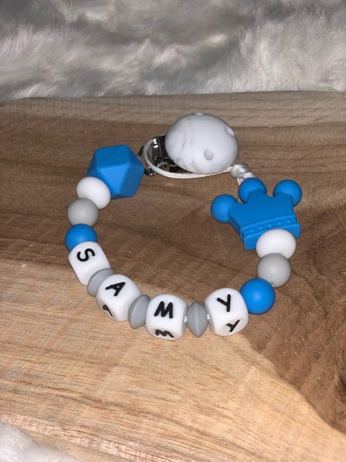 Attache-tétine en silicone personnalisé