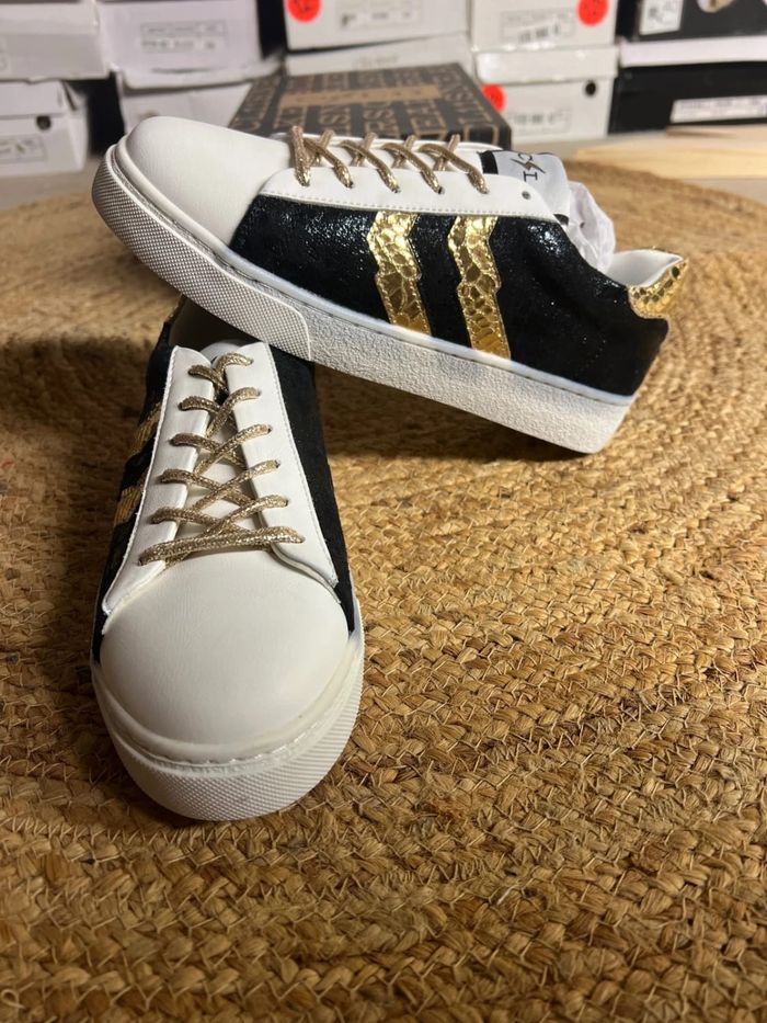 Baskets femme CL11 taille 37 noires et dorées
