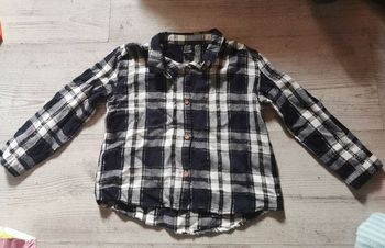 Chemise kiabi 4 ans convient à un 3 ans bleu marine