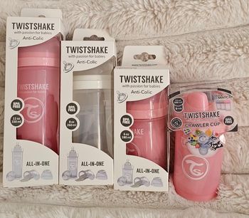Ensemble de biberons & Tasse d apprentissage Twistshake Neufs
