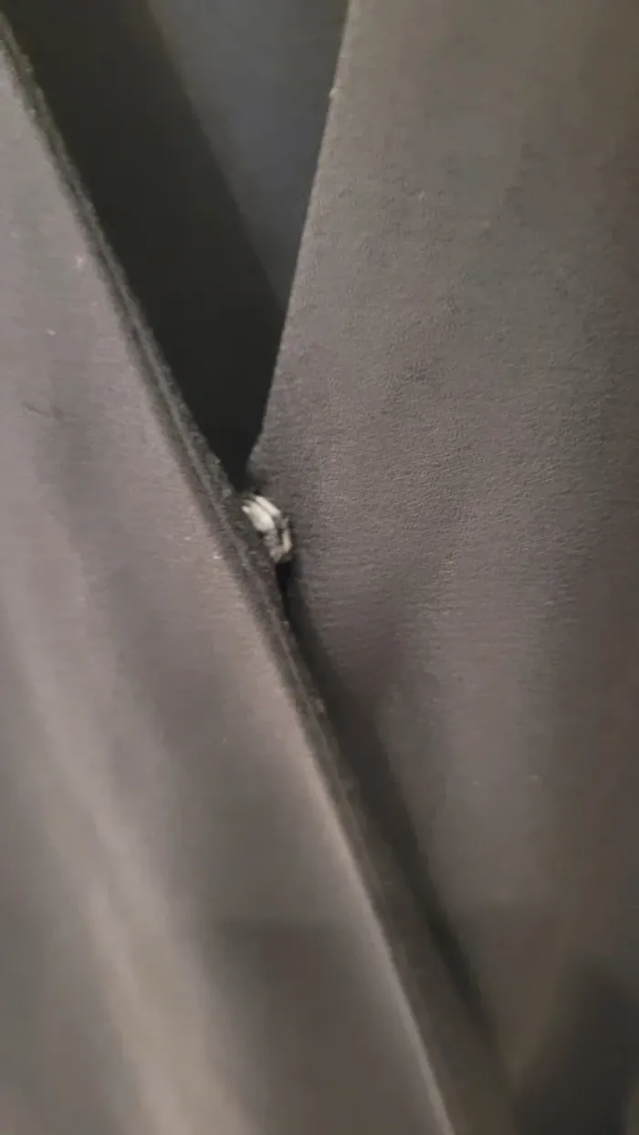 Blouse cache cœur noire ligne épaule dorée - photo numéro 5