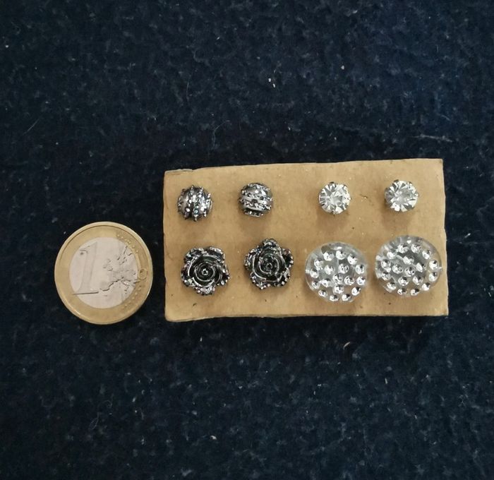 Lot de 4 puces d'oreilles à strass - photo numéro 2