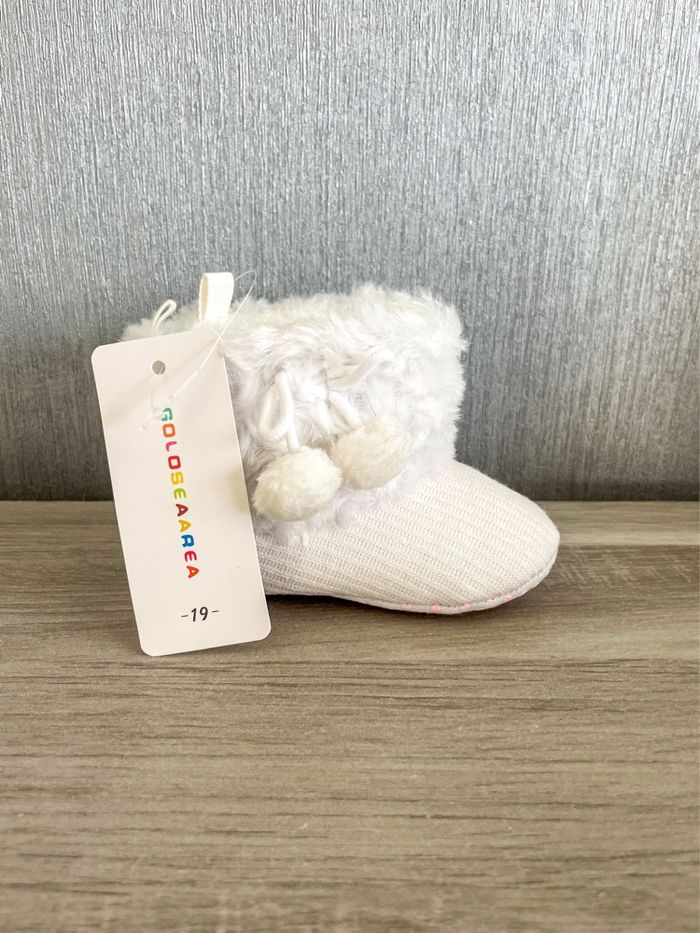 Bottines hiver fourrure et pompons bébé fille taille 19 - photo numéro 2