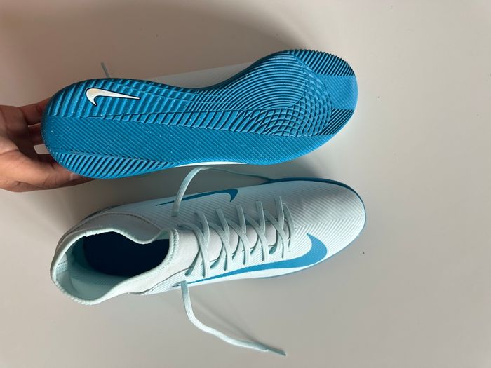 Chaussures de foot NIKE taille 44 - photo numéro 3