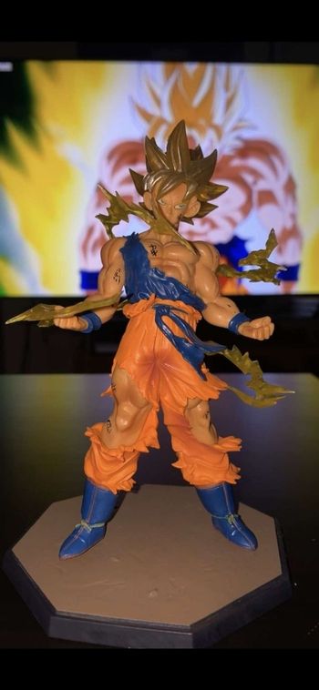 Figure Son Goku Super Saiyan