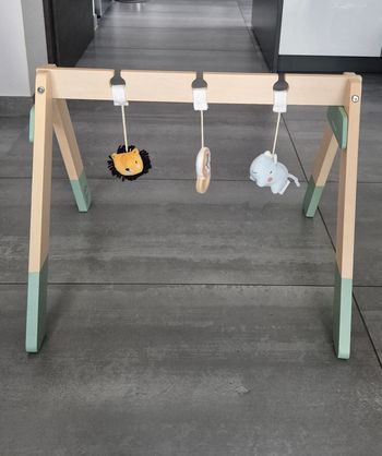 Portique d'éveil en bois Tanzanie 