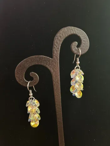 Boucles d'oreilles neuves en argent et cristal