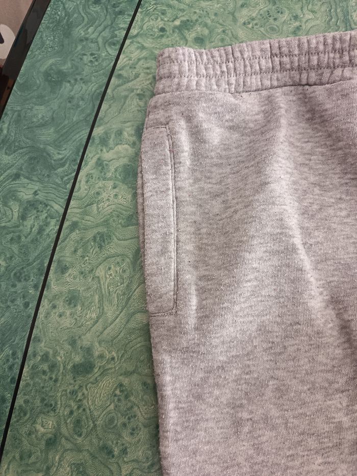 Lot de taille 10 ans avec un bas de jogging et un polo - photo numéro 8