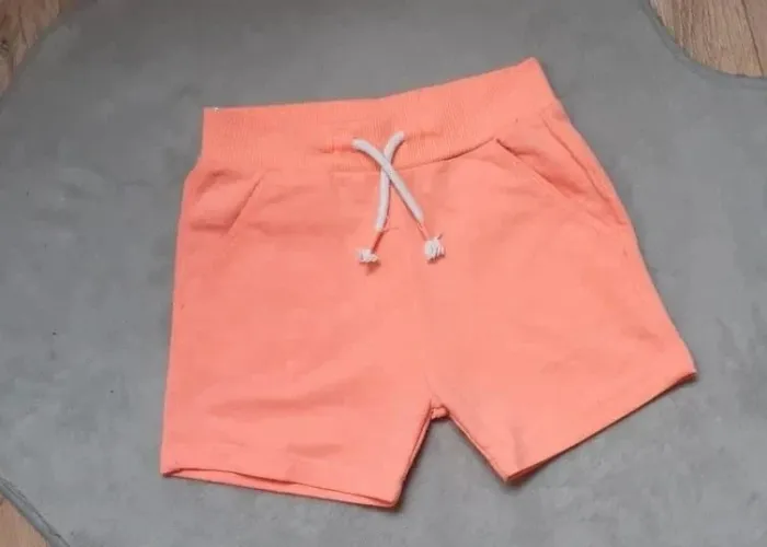 Short c&a orange fluo (flashi) 92 cm état neuf