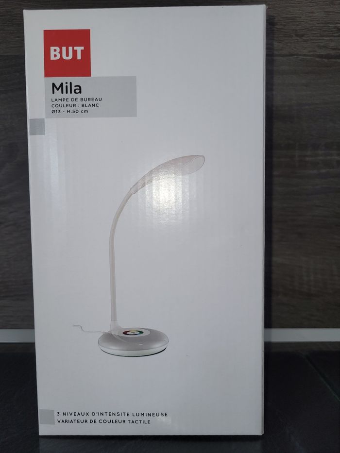 Neuf lampe de bureau blanche Mila but diamètre 13cm hauteur 50 cm. 3 niveaux d intensité lumineuse variateur de couleur tactile - photo numéro 3