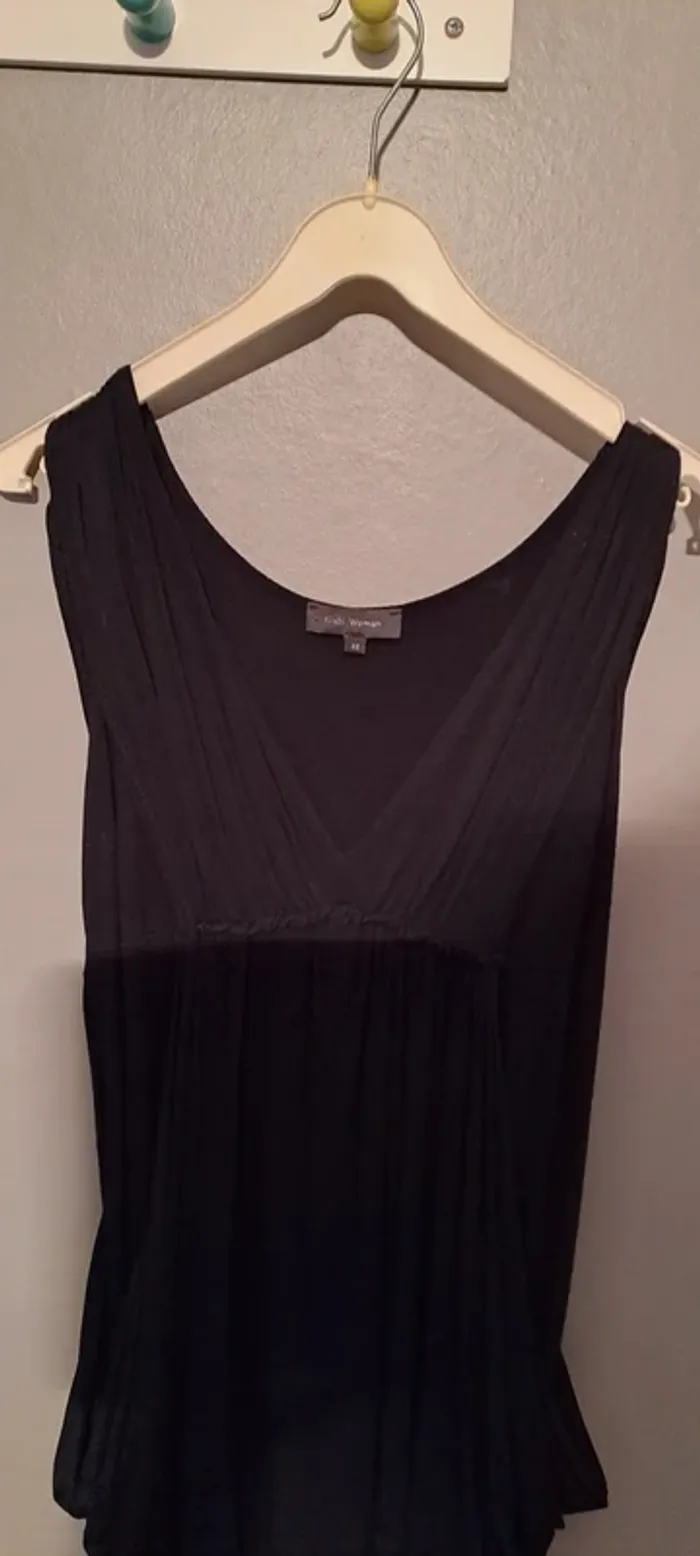 Robe noire manches courtes - Marque Kiabi Woman - Taille 42 - Très bon état. - photo numéro 4
