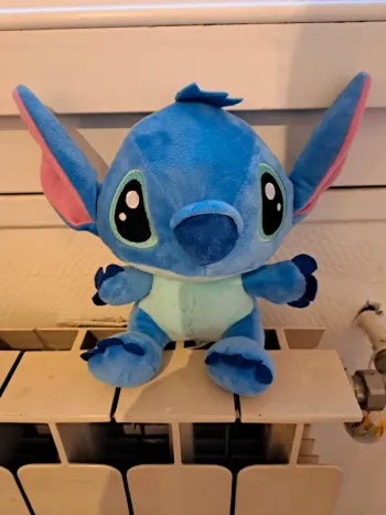 Peluche petit stitch à ventouse