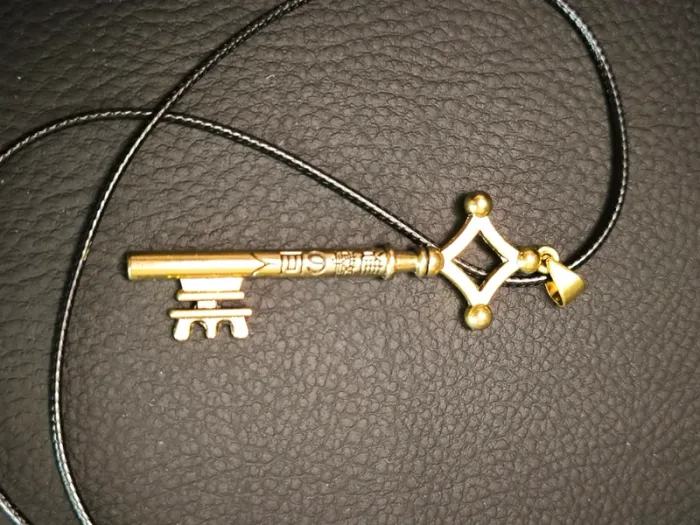 collier clé d'Eren attaque des titans - photo numéro 3