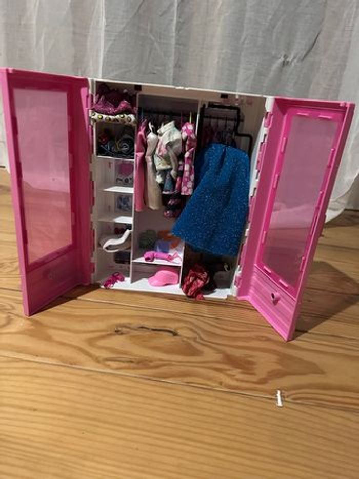 Armoire barbies