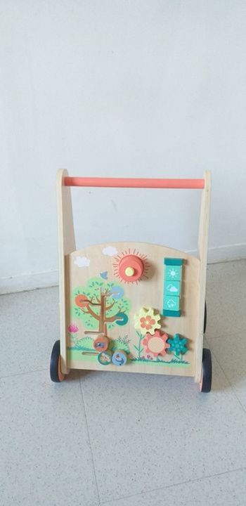 Chariot de marche en bois