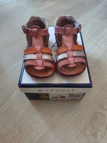 Nus pieds fille 22