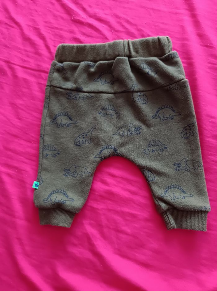 Sarouel dinonaure taille 3 mois