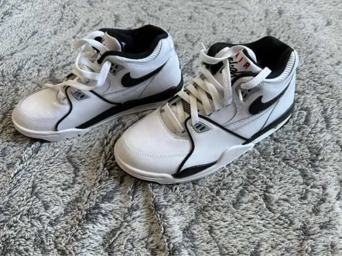 Baskets neuves Nike Air FLIGHT 89 GS - taille 38 - photo numéro 4