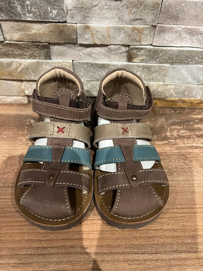 Chaussures enfant t.27 neuves