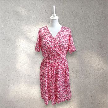 Robe fluide à fleurs manches courtes neuve avec étiquette