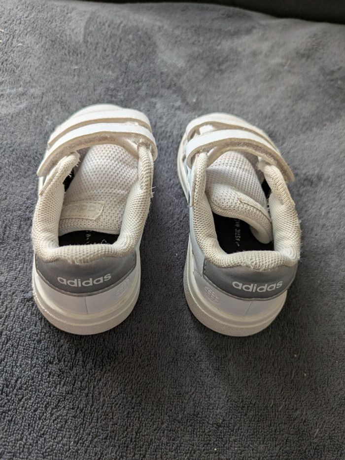 Baskets adidas taille 23 - photo numéro 3