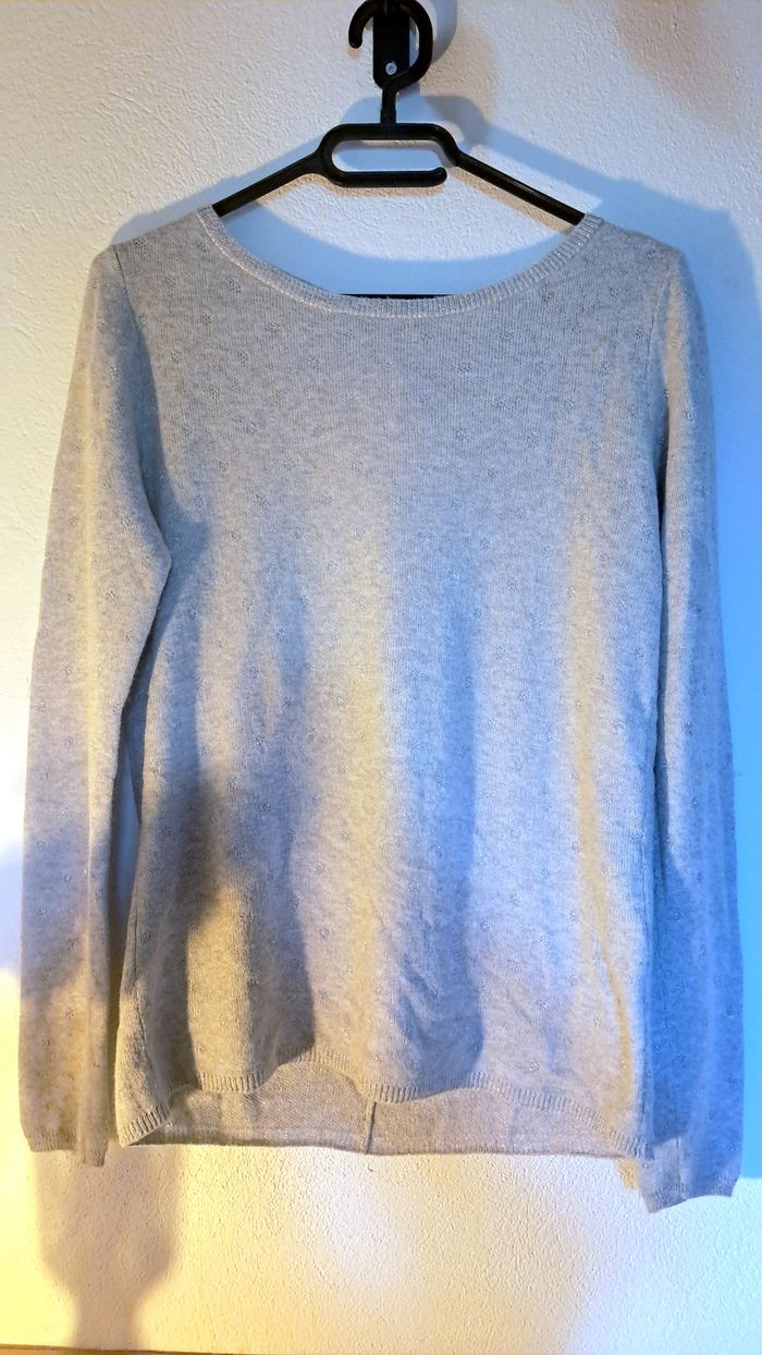 Petit pull fin gris clair à pois pailletés - photo numéro 2