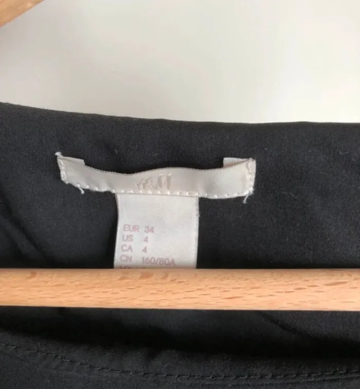 Petite robe noire, bras dénudés, H&M 34 - photo numéro 4