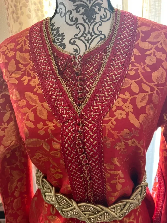 Caftan avec pantalon rouge et or neuf - photo numéro 3