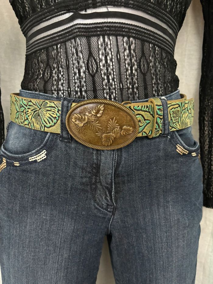 Magnifique ceinture vintage avec feuilles et boucles en relief neuve 100 cm