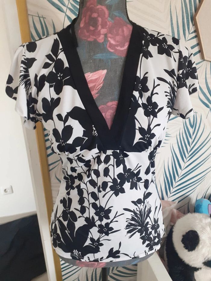 Tee-shirt fleuris noir blanc S