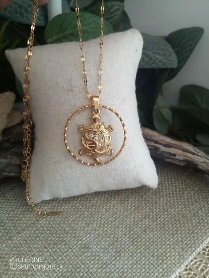 Collier tortue acier doré avec zirconium