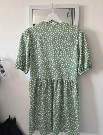 Robe à pois verte
