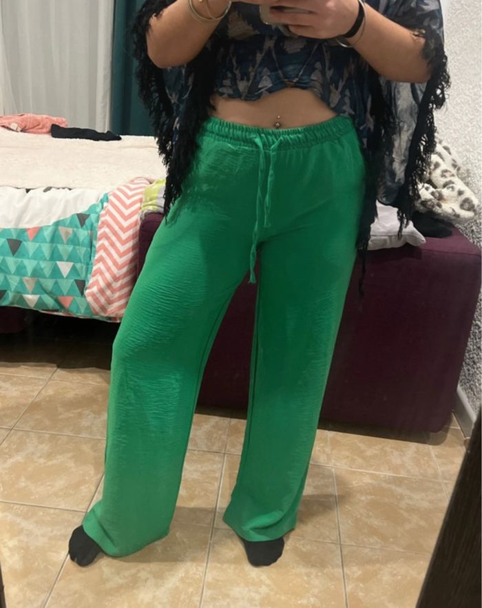 Pantalon vert très beau