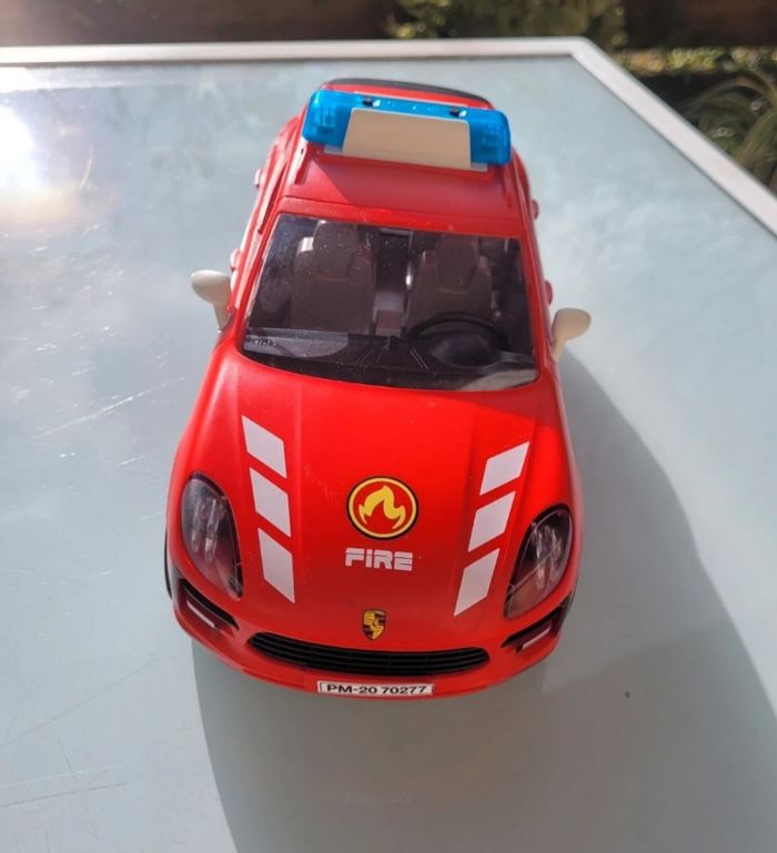 Superbe Porsche Mancan S Playmobil Pompiers 70277 complète, avec sirène, gyrophare et eclairages - photo numéro 6