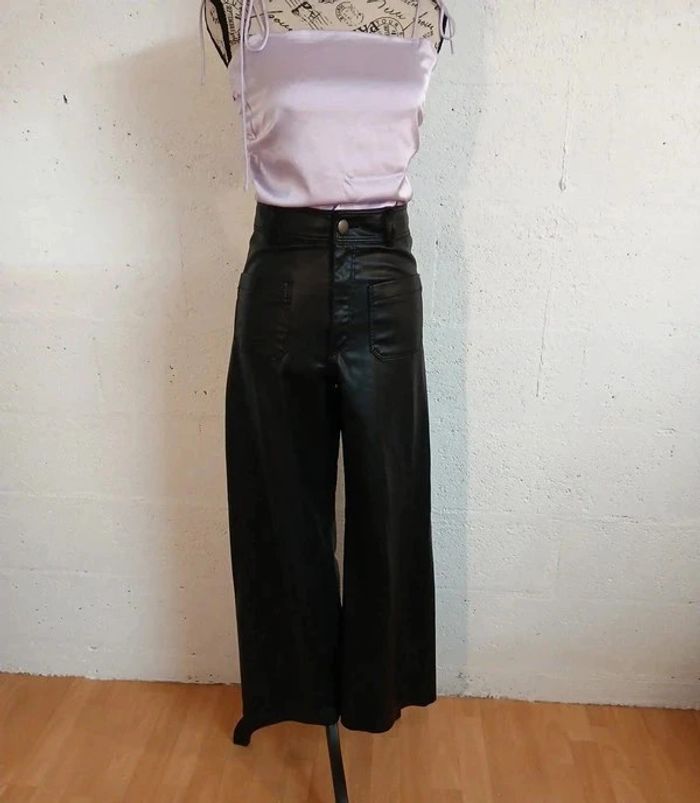 đ€ Pantalon Zara simili cuir â Taille 36 â TrĂšs bon Ă©tat