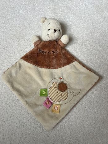 Doudou plat Winnie l’Ourson Disney Baby
