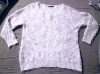Pull blanc à poil tout doux T.38