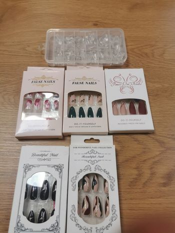 Lot de faux ongles neuf 