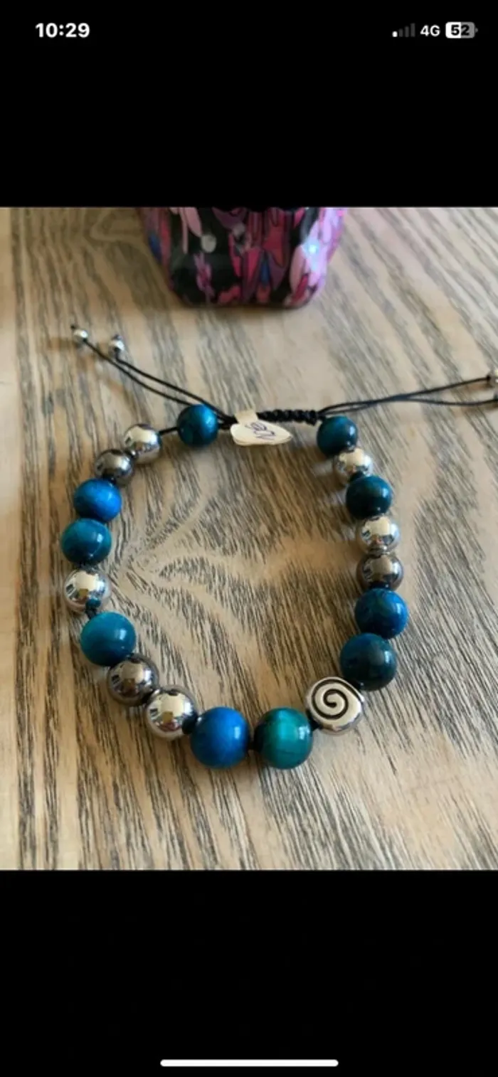 Bracelet en perles œil de tigre bleu. Fermeture réglable