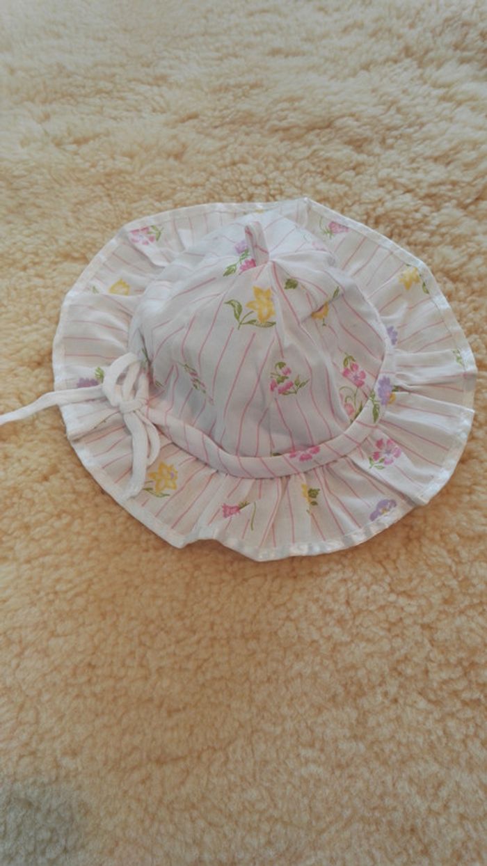 chapeau léger d'été, 41 cm de circonférence maxi et réglable (3 - 6 mois)