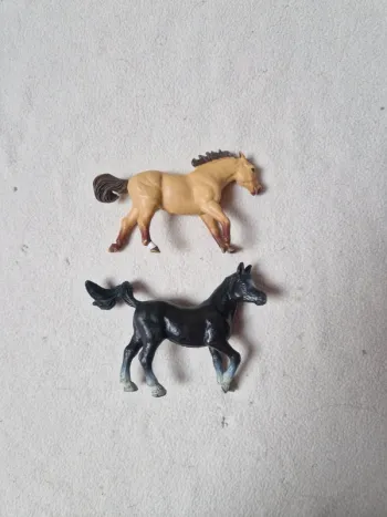 Lot de 2 figurines cheval