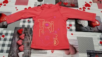 T shirt de bain taille 12mois