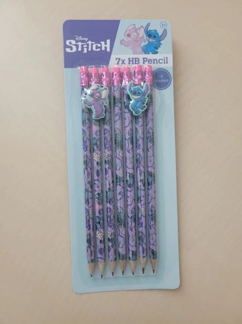 Lot de 7 crayons Stitch + charms