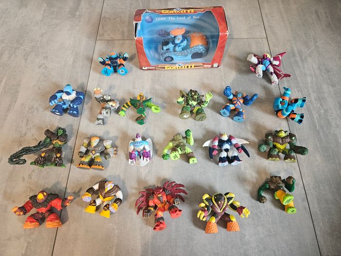 Lot de 20 figurines gormiti